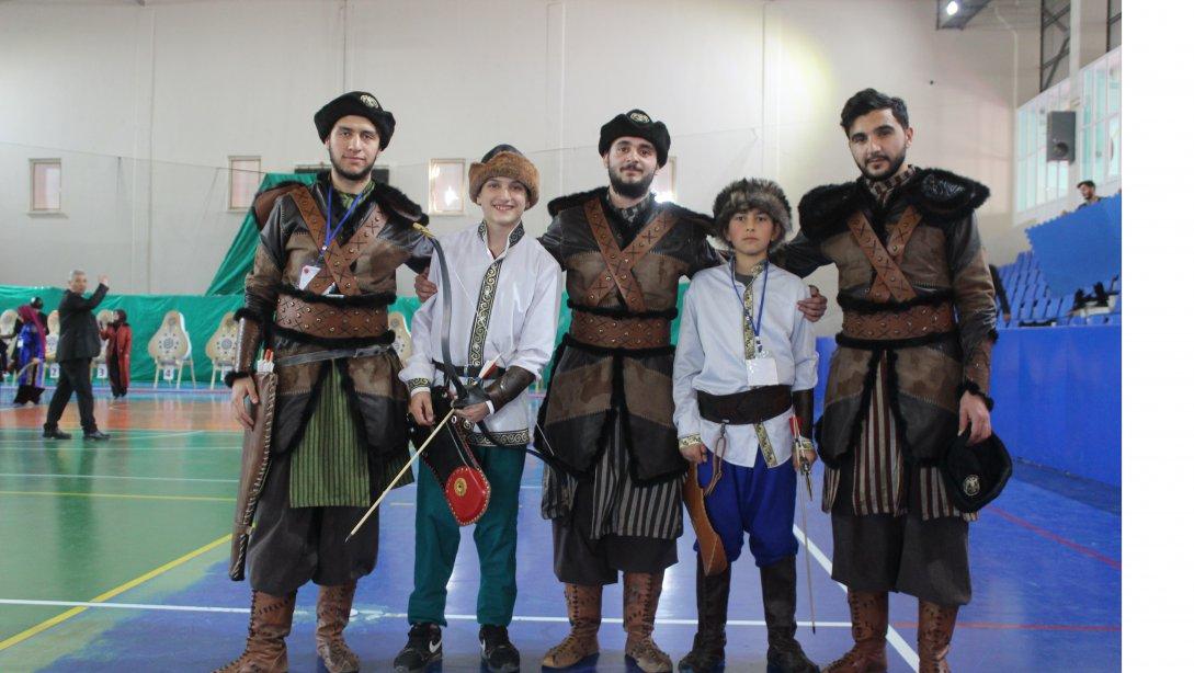 Geleneksel Türk Okçuluğu alanında Dereli ve Giresunu yarışmada temsil ettiler.